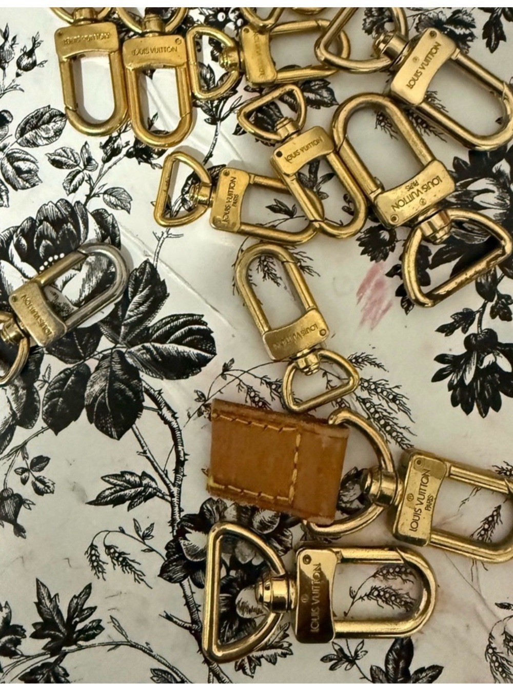 Louis Vuitton strap Gold hooks